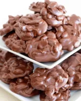 Crock Pot Peanut Clusters