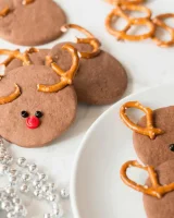 Pretzel Reindeer Cookies
