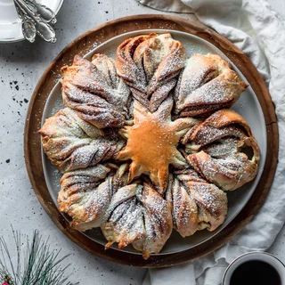 Cookie Butter Cinnamon Star Bread