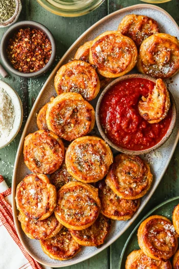 Savory Pizza Scrolls with Puff Pastry