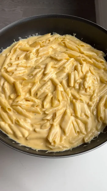Ultimate Mac and Cheese Bake