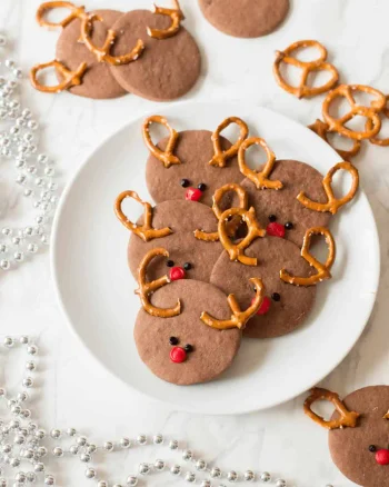 Pretzel Reindeer Cookies