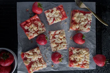 Strawberry Crumble Bars